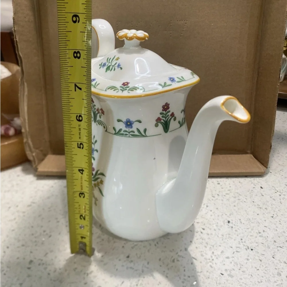 Wedgwood Charleston Coffee Pot‎ 1979-80 Discontinued